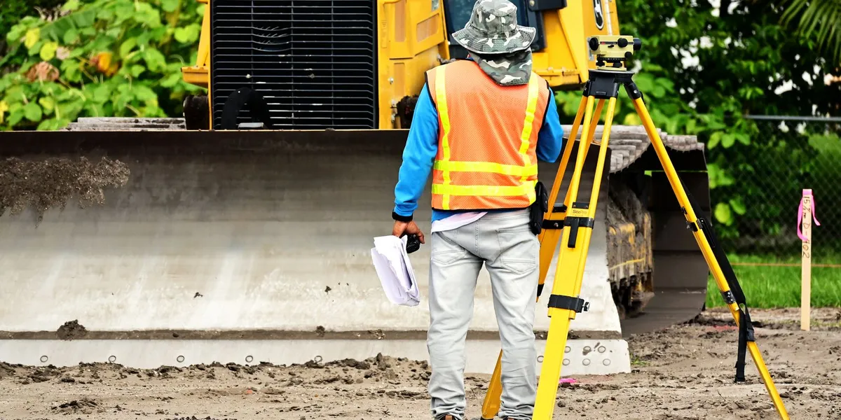 Land Surveyor workplace — Dubai, UAE